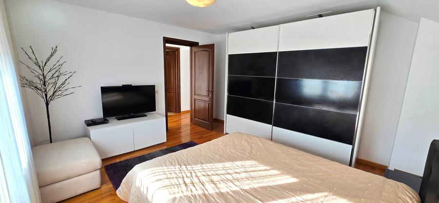 Casă individuală cu 6 camere cu Canalizare în Bucium