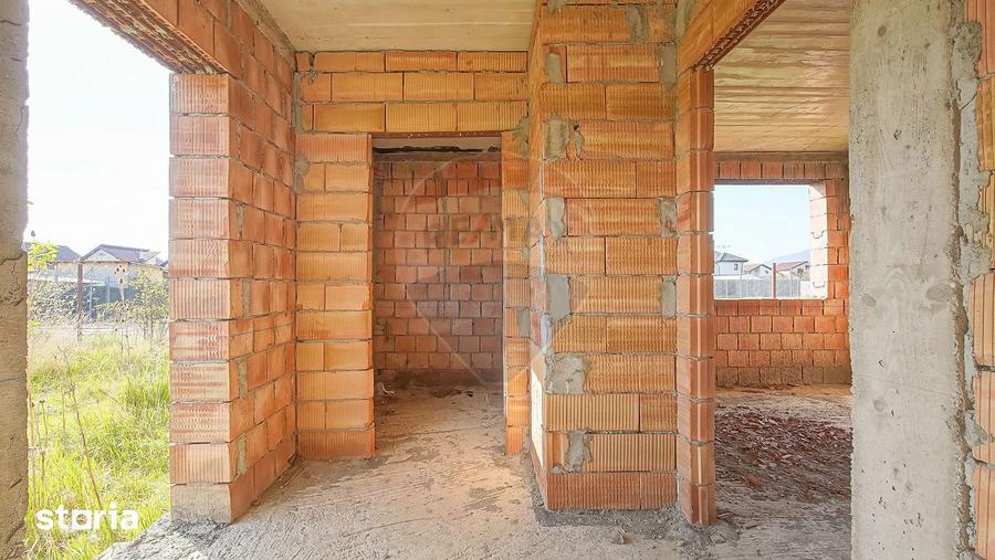 Casă cu 6 camere cu Teren 462 Mp în Sânpetru