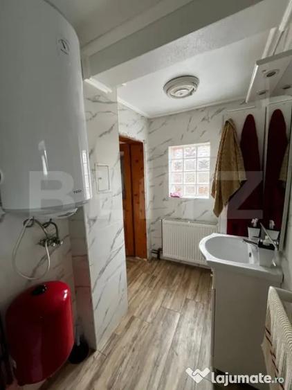Casă cu 7 camere cu Teren 4200 Mp în Central