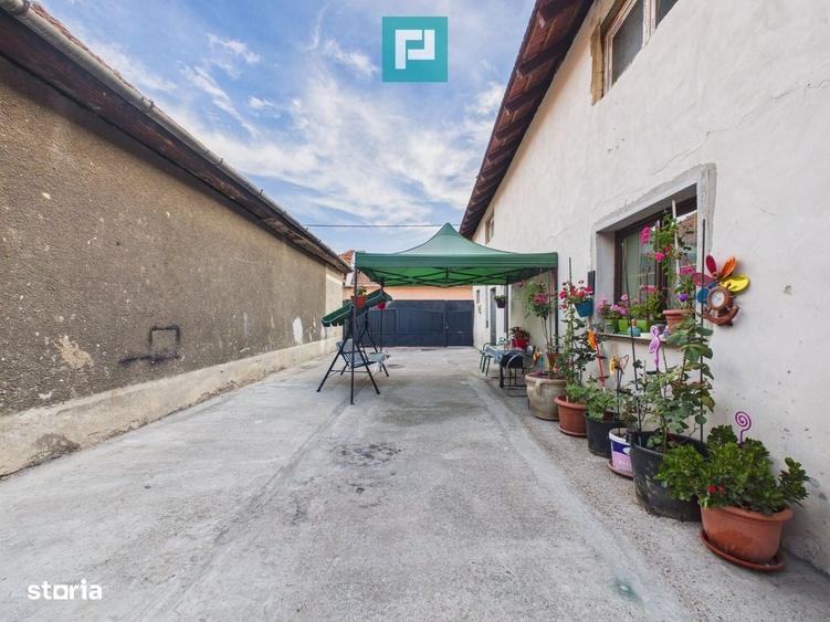 Casa P+E cu doua apartamente, zona Dragasani - 5