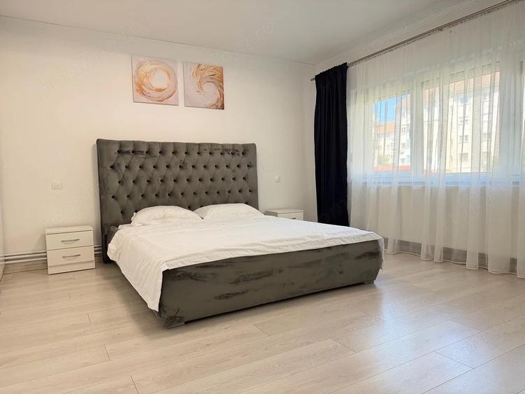 Apartament cu 3 camere semidecomandat în Central
