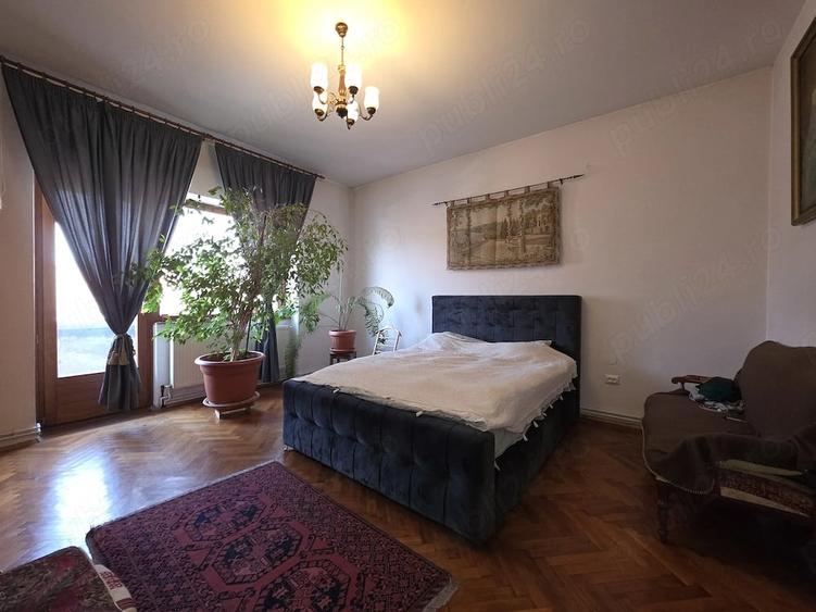 Apartament cu 6 camere decomandat în Ferdinand