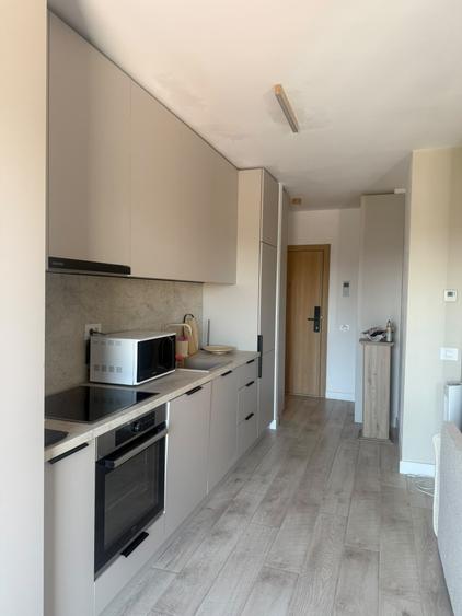 Apartament cu 2 camere semidecomandat în P-ta Presei Libere