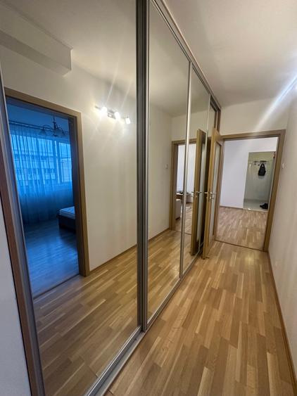 Apartament cu 3 camere semidecomandat în Iancului