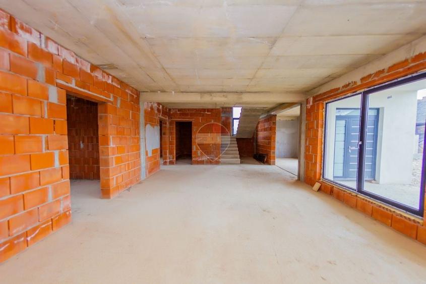 Casă individuală cu 6 camere cu Teren 577 Mp în Săcălășeni