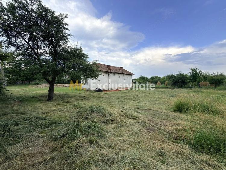 Teren de 2108 mp, în Albești