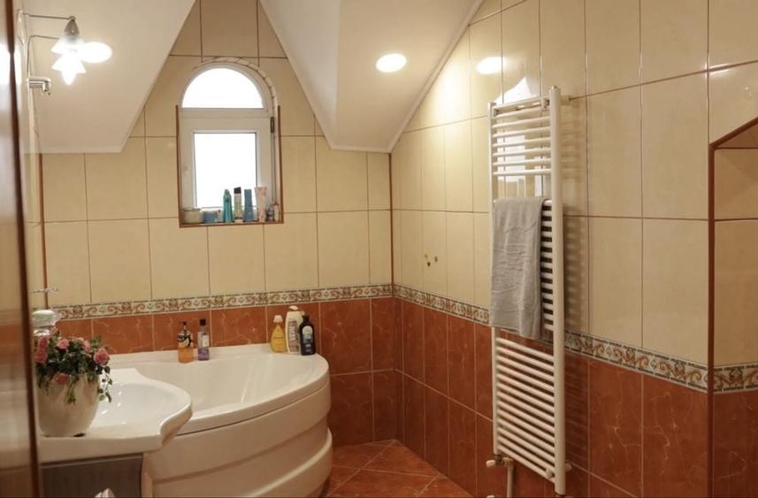 Casă cu 4 camere în Uiasca