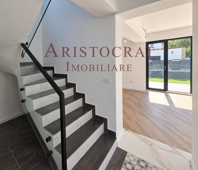 Casă cu 5 camere cu Teren 330 Mp în Corbeanca