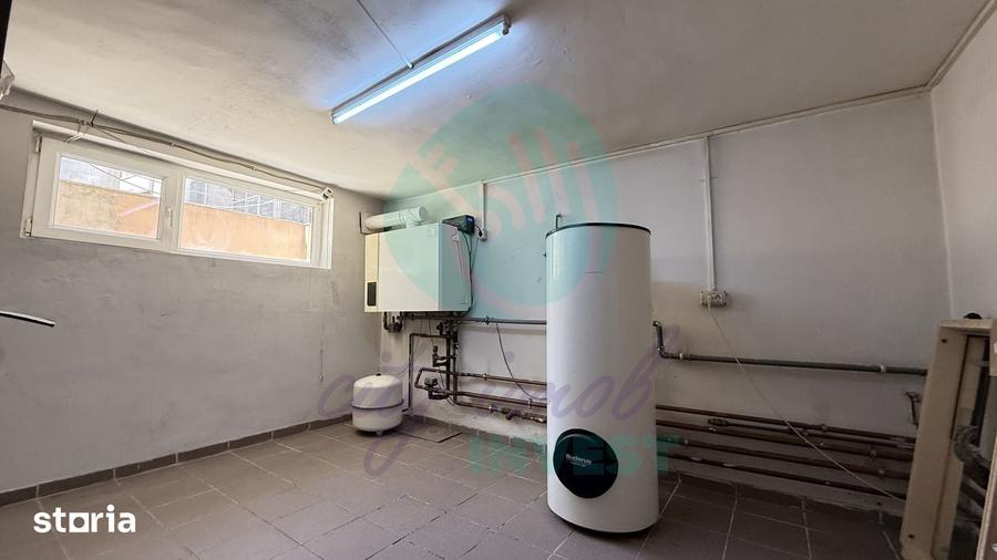 Casă cu 10 camere cu Teren 182 Mp în Cișmigiu