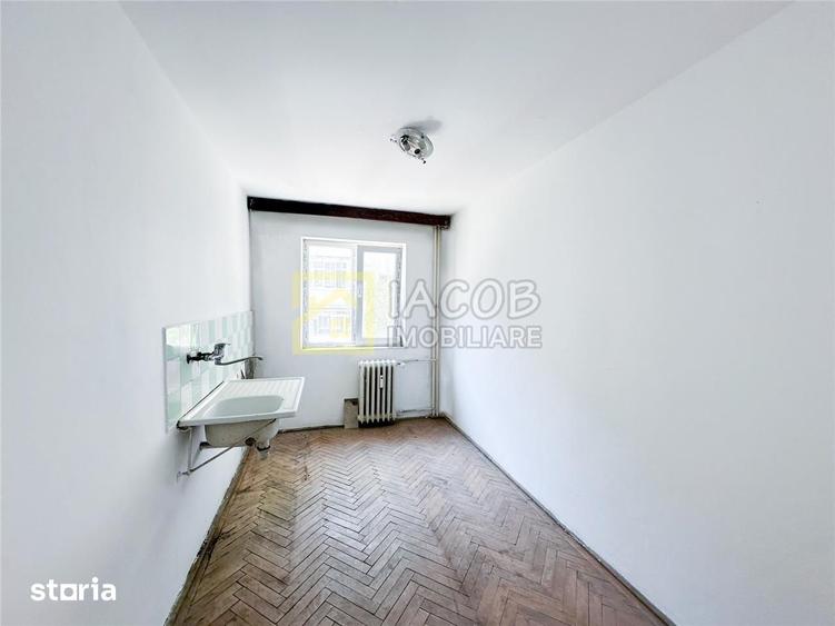 Apartament cu 3 camere nedecomandat în Cornișa