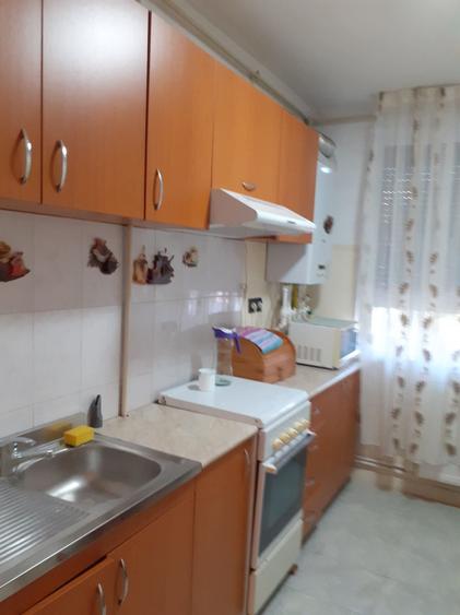 Apartament cu 2 camere semidecomandat în 5 Călărasi