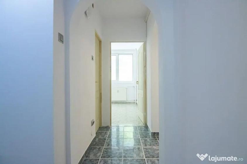 Apartament cu 4 camere decomandat în Drumul Taberei