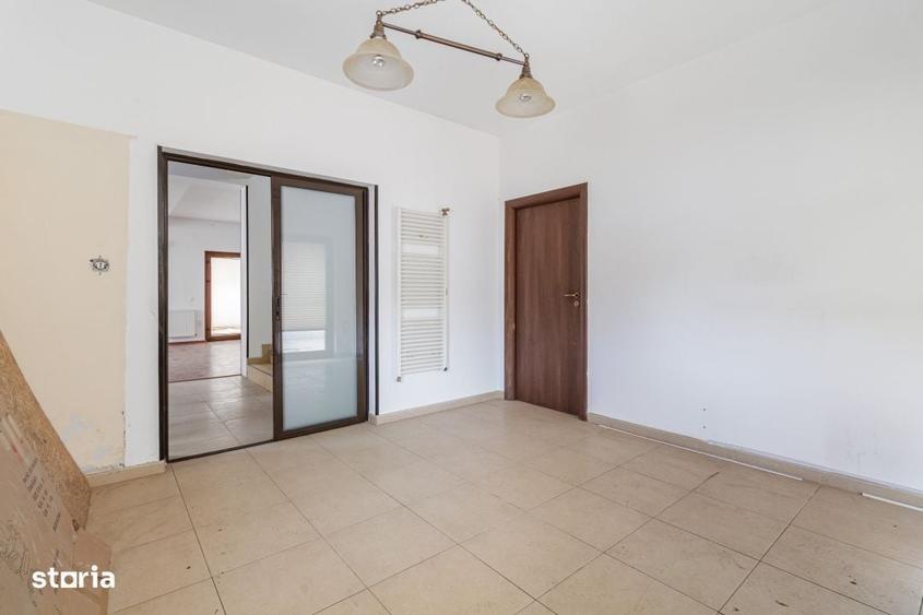 Casă cu 4 camere în Dudu