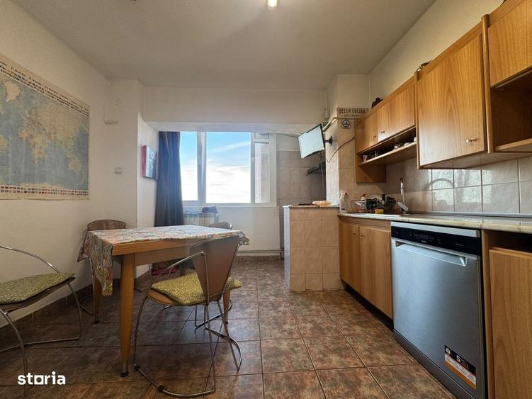 Apartament cu 4 camere decomandat în Ștefan cel Mare