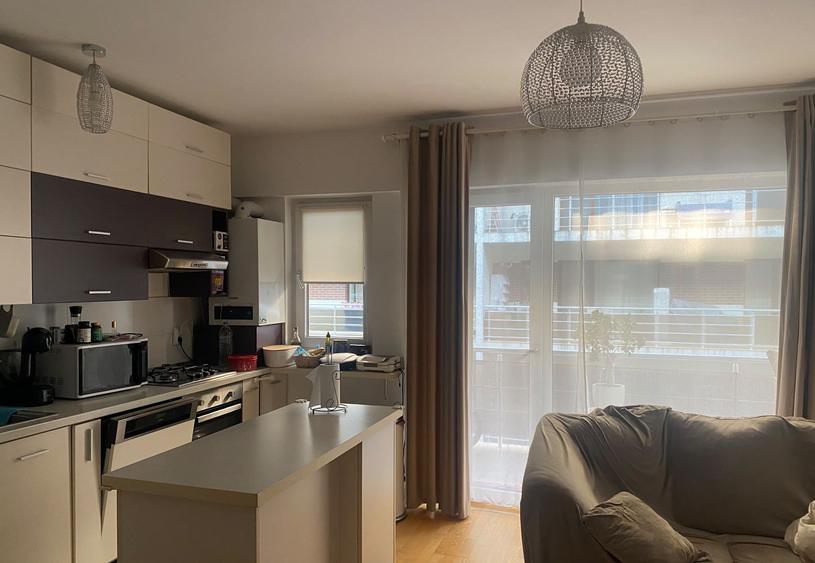 Apartament cu 3 camere semidecomandat în Băneasa