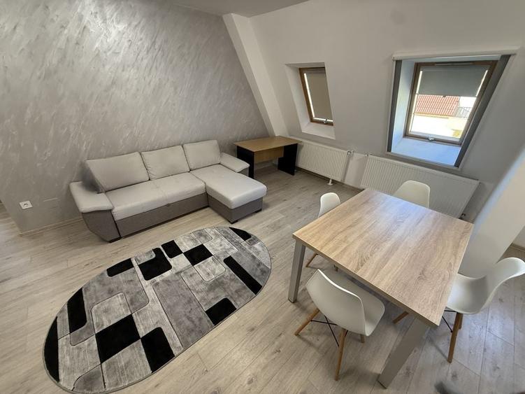 Apartament cu 2 camere semidecomandat în Central