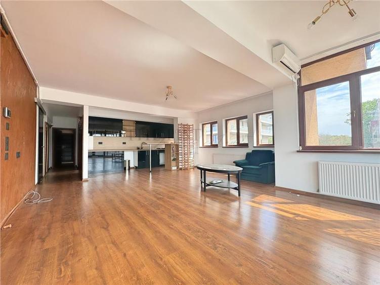 Apartament cu 3 camere decomandat în Floreasca