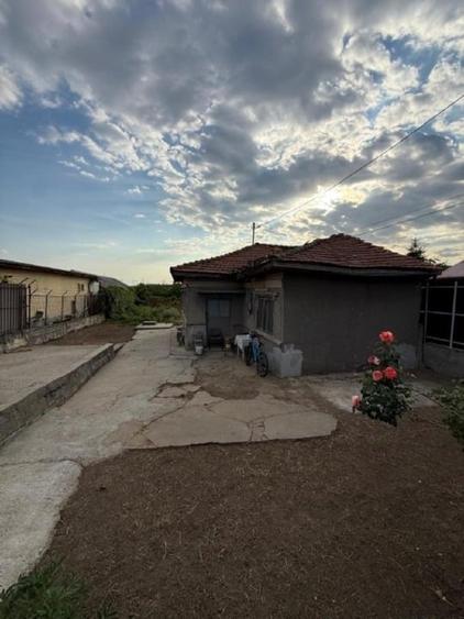 Teren Construcții intravilan de 600 mp, în Cățelu