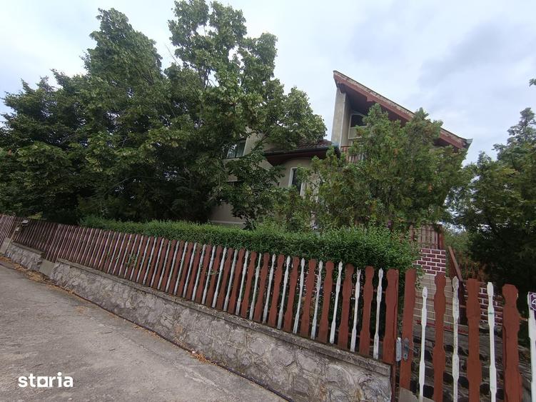 Casă cu 6 camere cu Teren 1014 Mp în Spitalul Județean