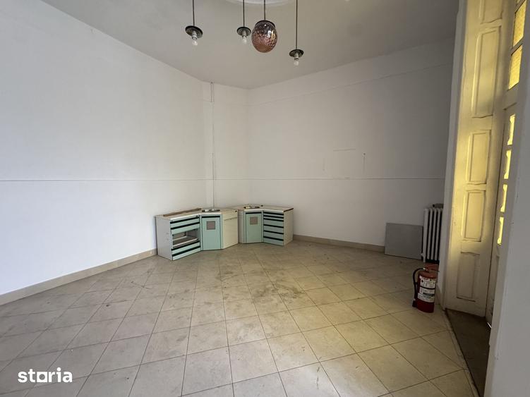 Spațiu comercial, de 300 mp, în Central