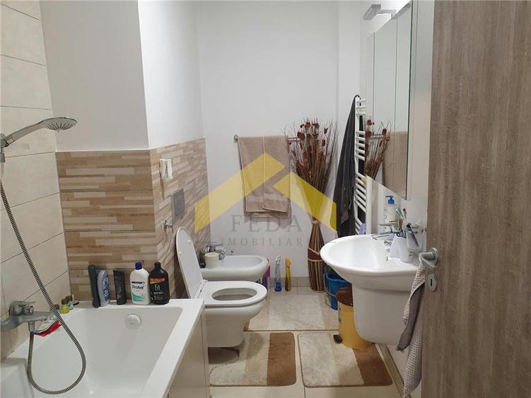 Apartament cu 2 camere semidecomandat, mobilat în Central