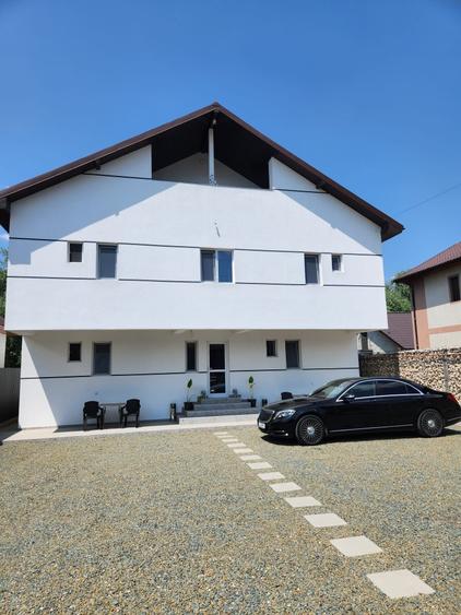 Casă cu 4 camere în Lumina