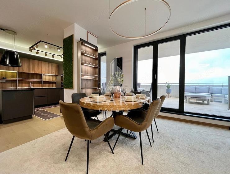 Apartament cu 4 camere semidecomandat în Badea Cârțan
