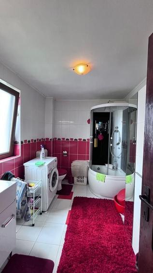 Casă individuală cu 4 camere cu Canalizare în Micești