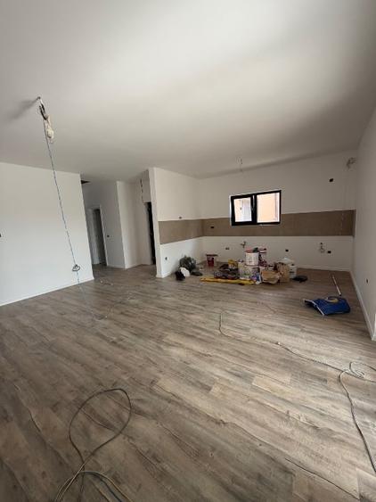 Duplex cu 3 camere cu Canalizare în Albina