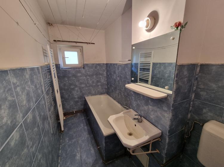 Apartament cu 3 camere decomandat, mobilat în Răcădău