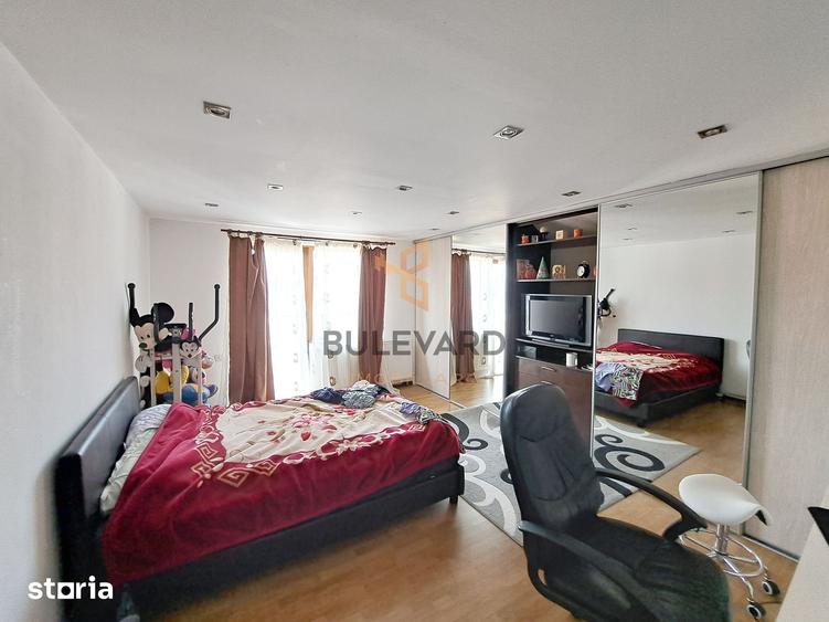 Casă cu 10 camere cu Teren 252 Mp în Hașdeu