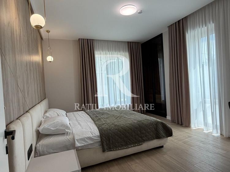 Casă cu 8 camere cu Canalizare în Sânmartin