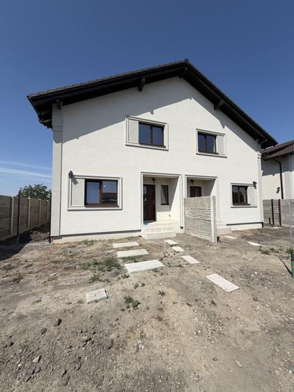 Duplex cu 4 camere cu Canalizare în Moșnița Nouă