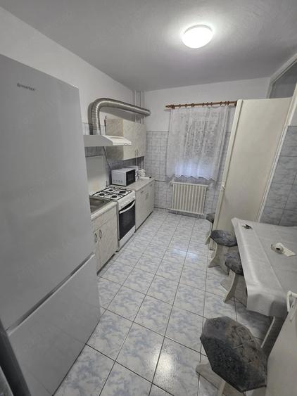Apartament cu 3 camere decomandat în Dorobanților