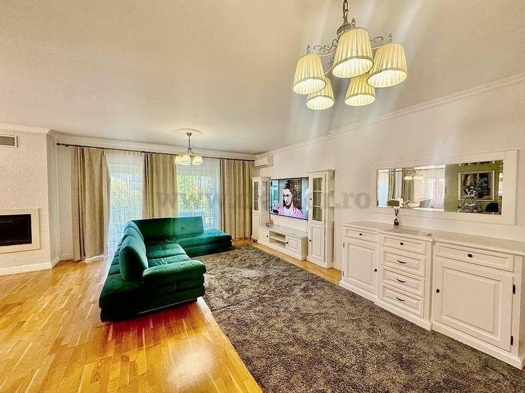 Apartament cu 4 camere decomandat în Pipera