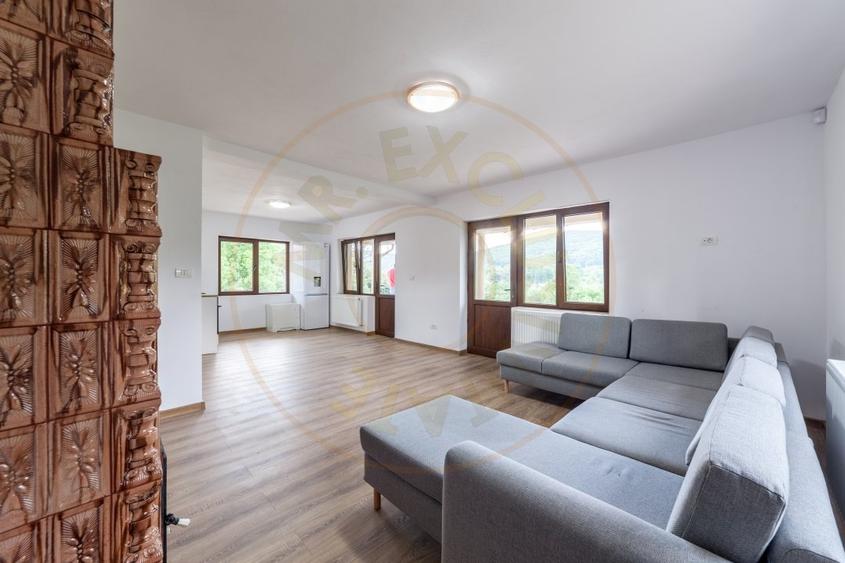 Casă cu 6 camere cu Teren 640 Mp în Exterior Sud