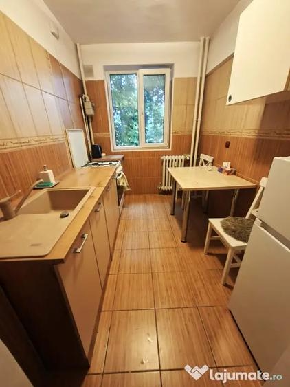 Apartament cu 3 camere semidecomandat în Timișoara