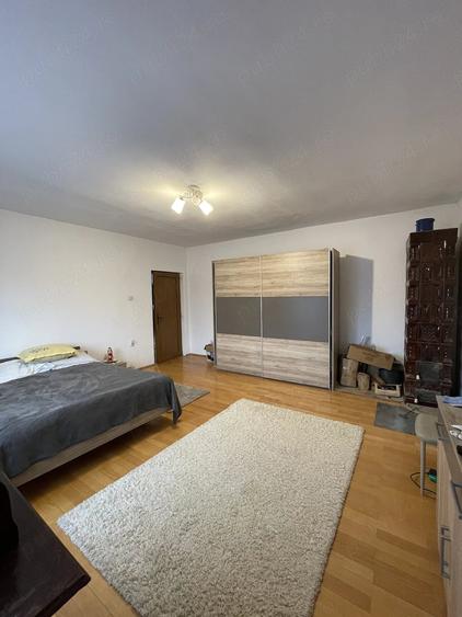 Casă cu Teren 5561 Mp în Central