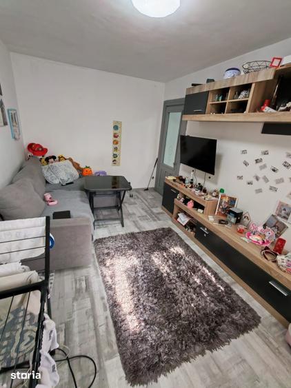 Apartament cu 2 camere semidecomandat în Craiovița Nouă