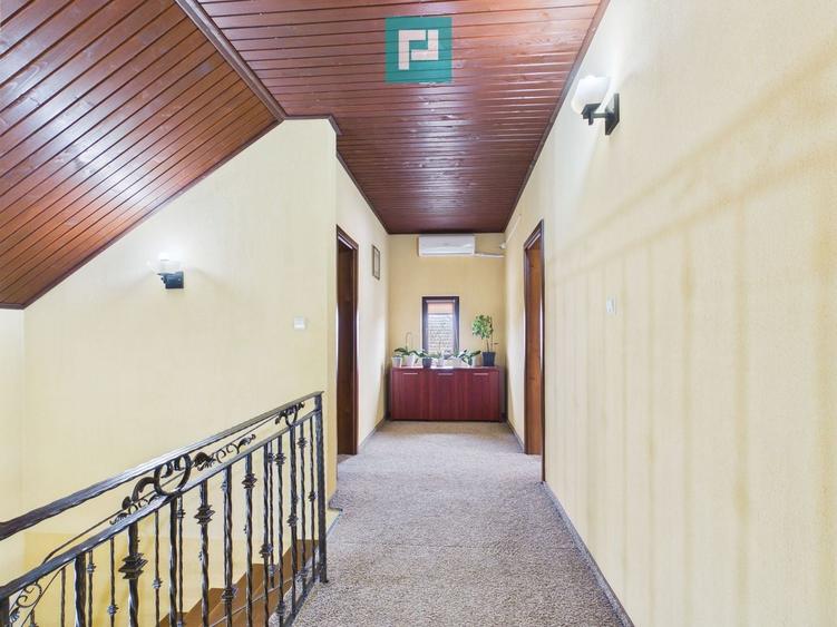 Casă individuală cu 5 camere cu Canalizare în Curtici