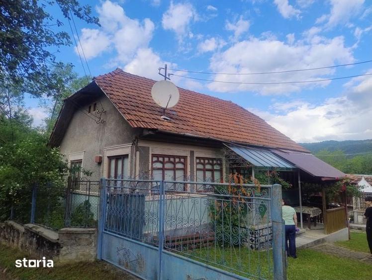 Casă cu 3 camere cu Teren 160 Mp în Central