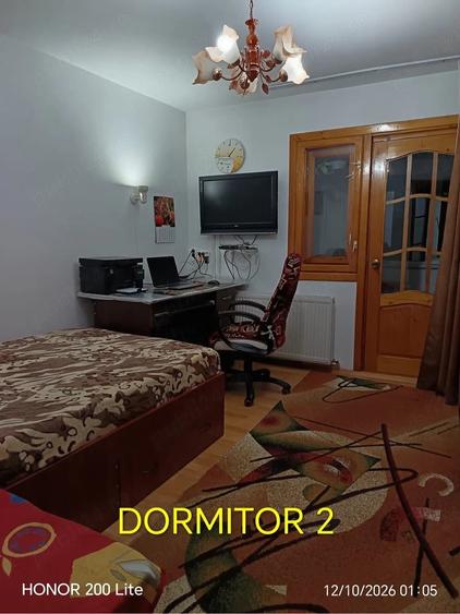 Apartament cu 3 camere decomandat în Patriei