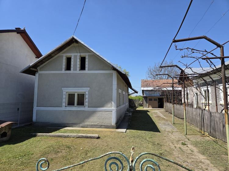 Casă cu 4 camere în Gura Foii