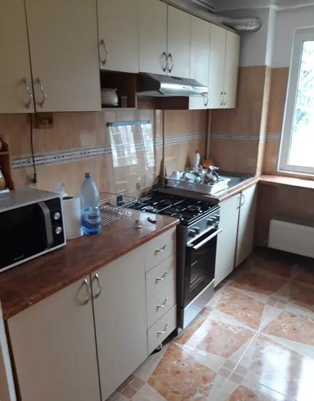 Apartament cu 3 camere decomandat, mobilat în Brâncoveanu