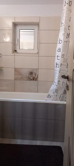 Apartament cu 4 camere decomandat în Micro 3