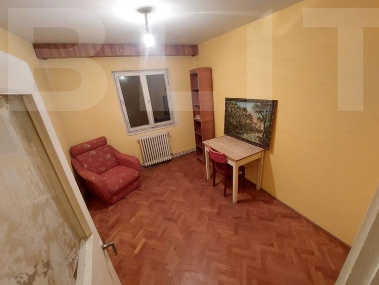 Apartament cu 3 camere semidecomandat, mobilat în Lugoj