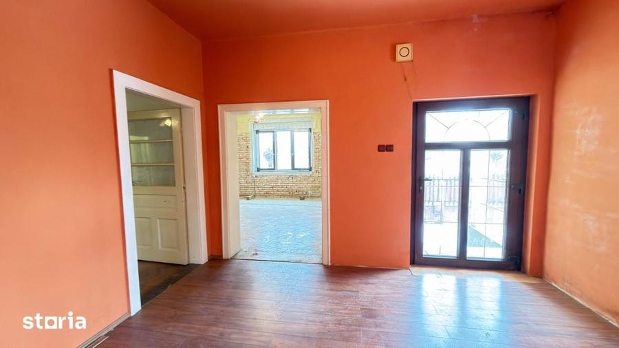 Casă cu 4 camere cu Teren 546 Mp în Central