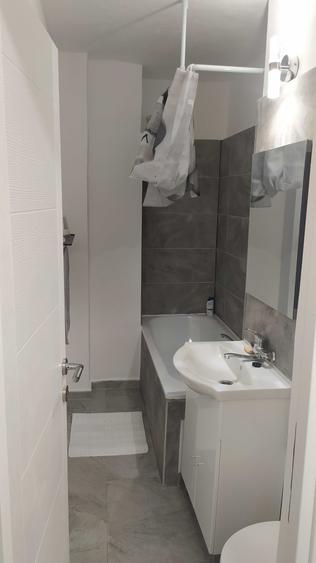 Garsonieră decomandată în Far