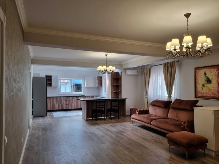 Apartament cu 4 camere decomandat în Exterior Vest