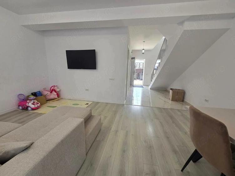 Casă cu 3 camere cu Teren 110 Mp în Dobroești